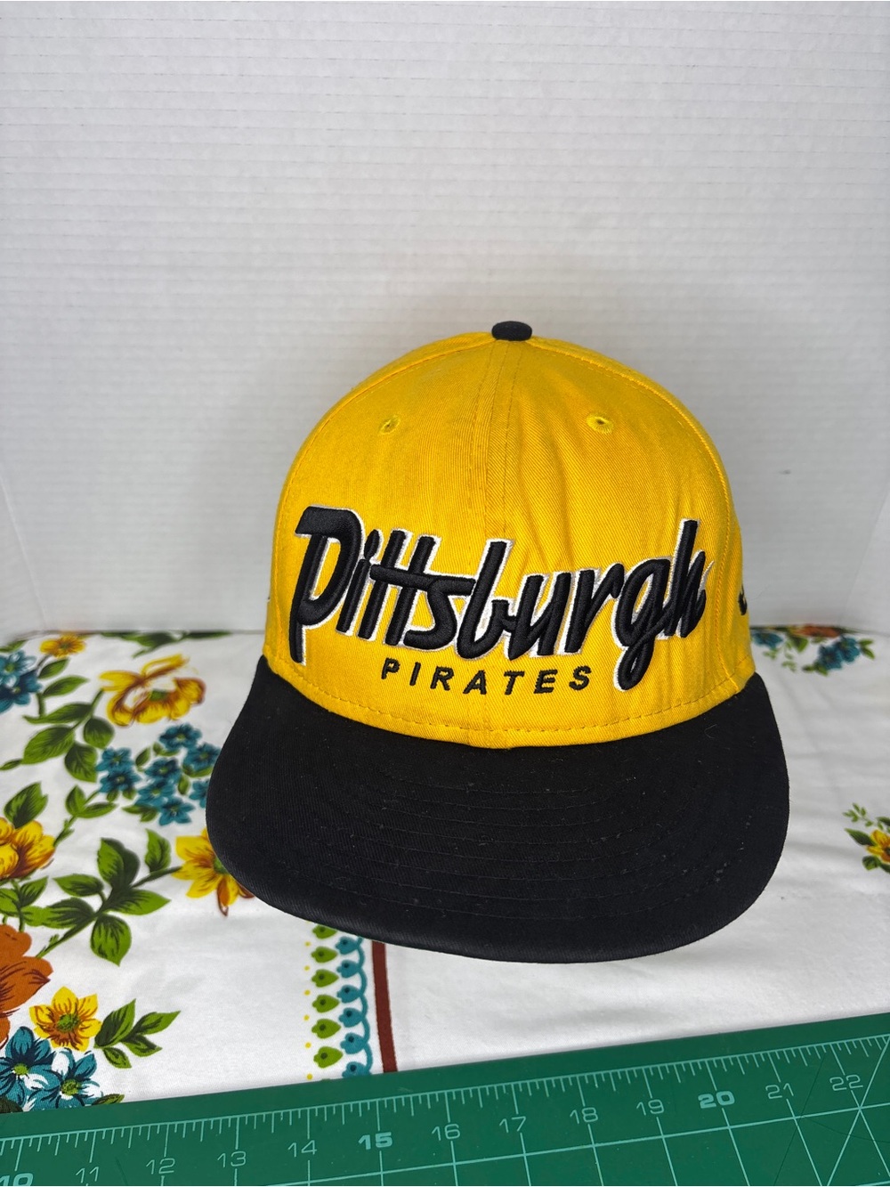 Genuine Merchandise New Era Pittsburgh Pirates MLB O/S SnapBack Trucker Hat